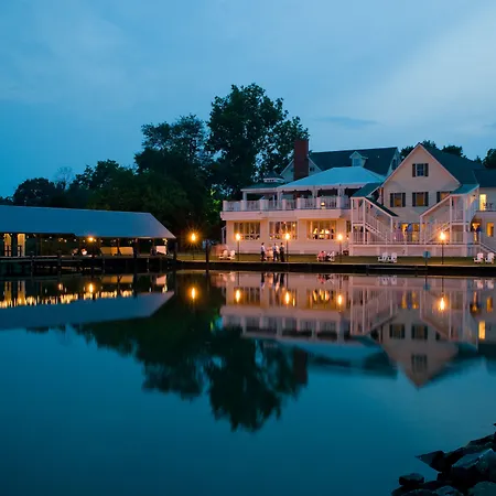 The Oaks Waterfront Hotel-3